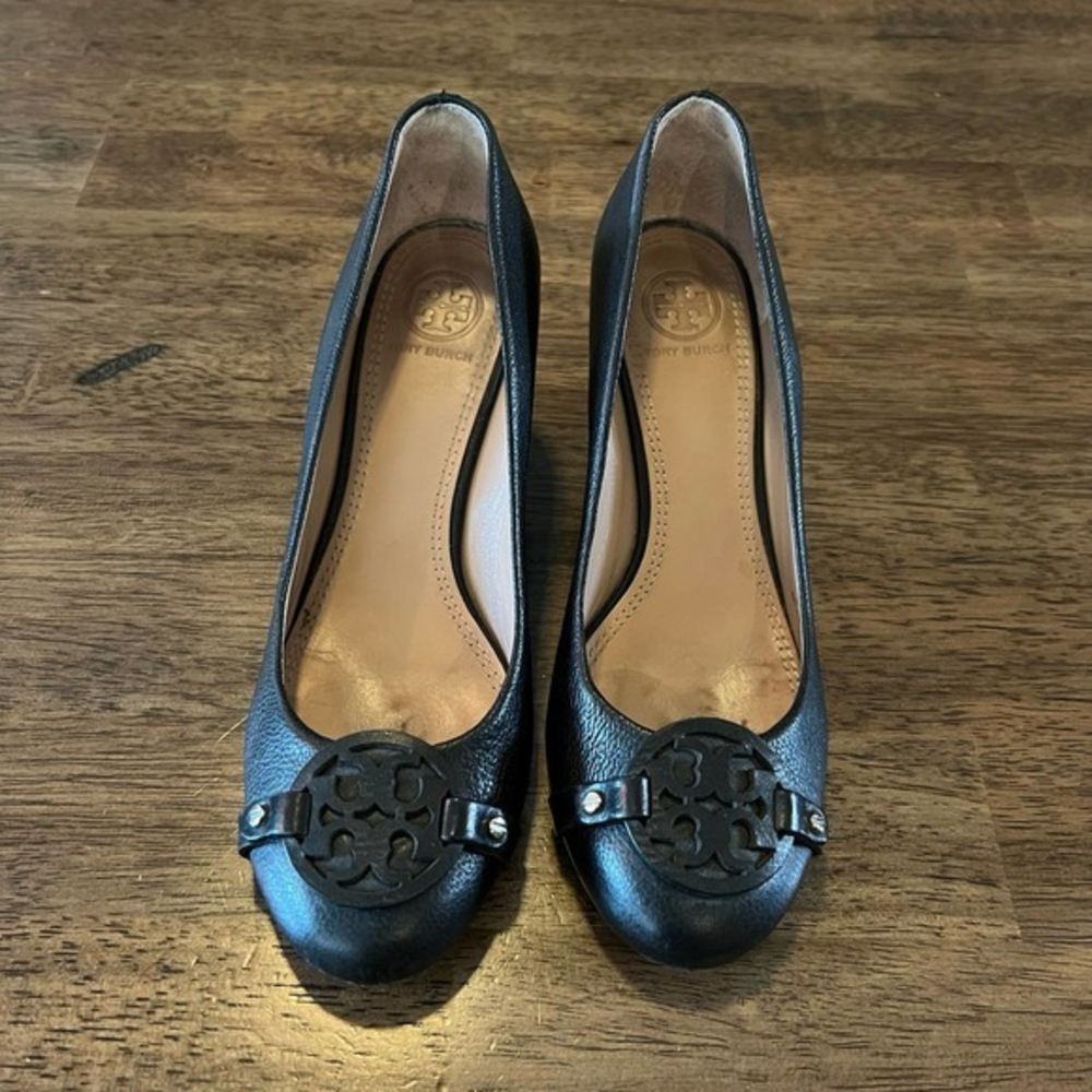 Tory Burch black logo medallion‎ wedge size 6.5